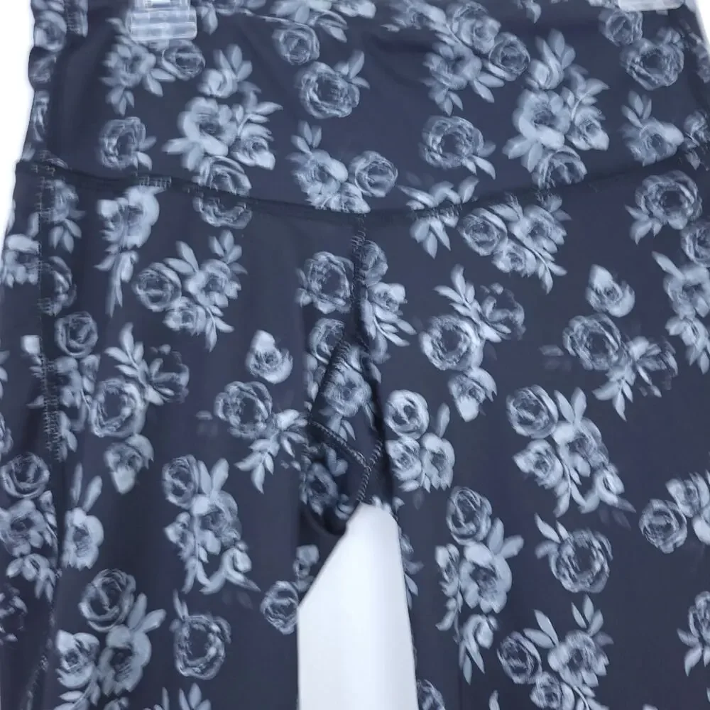 Old Navy Active Capri Leggings XS Xsmall Black Gray Floral Yoga Athletic Pants